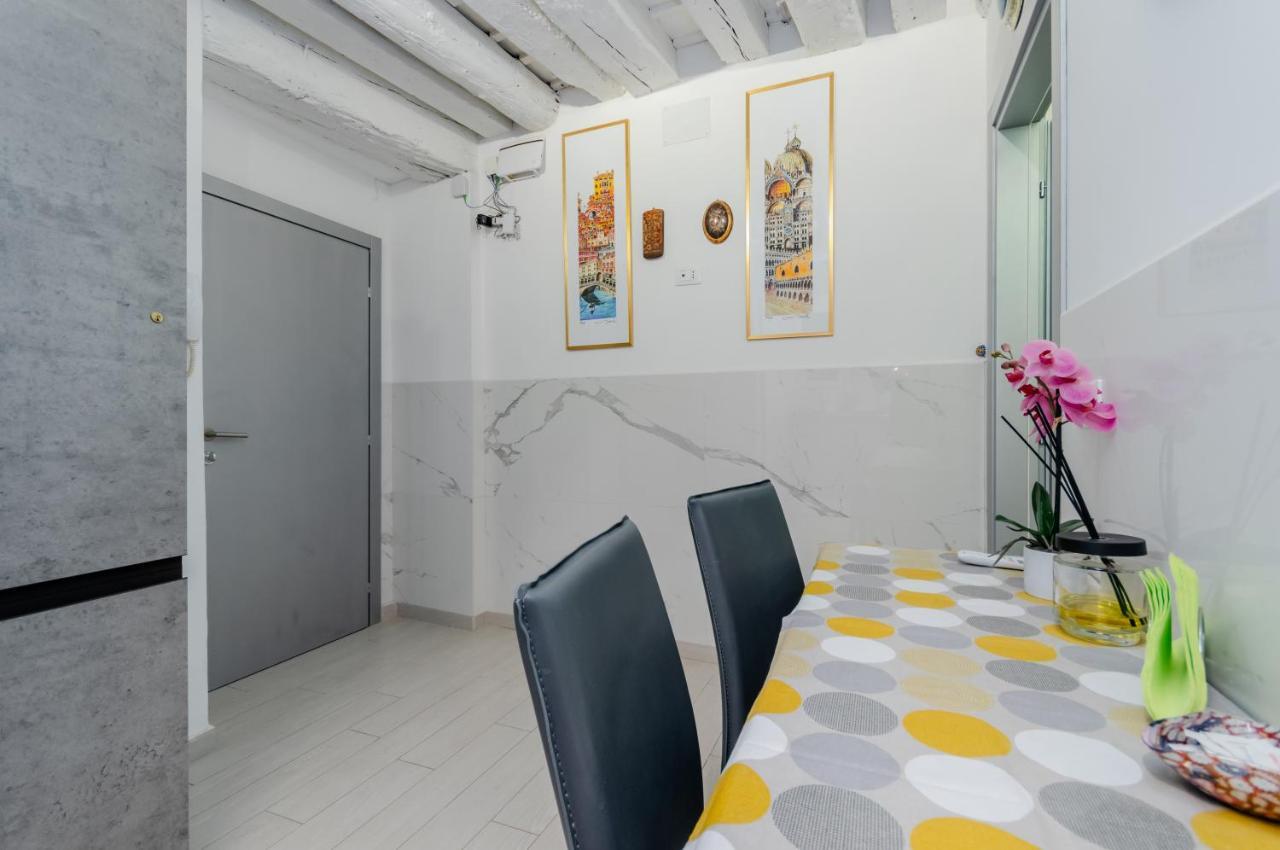 Palazzo Dolfin - Piazza San Marco Lovely Apartment Венеция Екстериор снимка