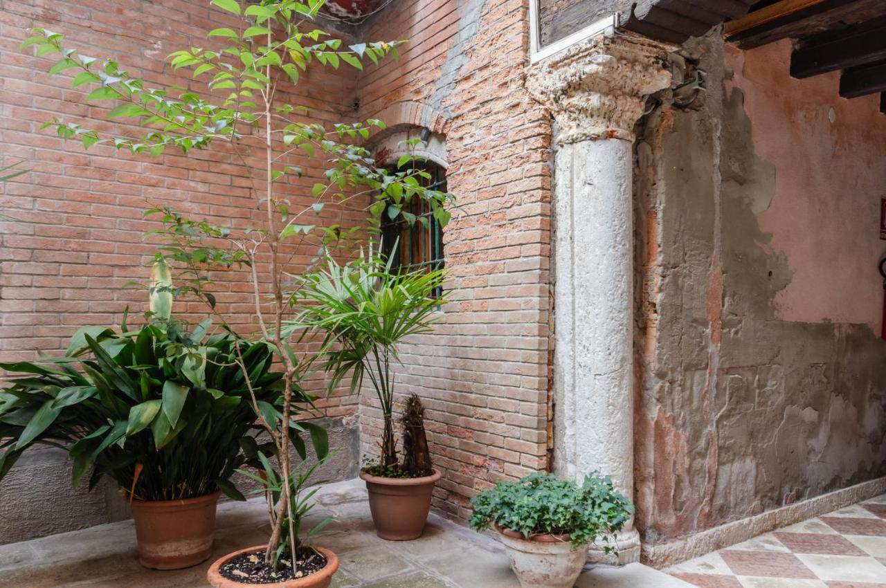 Palazzo Dolfin - Piazza San Marco Lovely Apartment Венеция Екстериор снимка